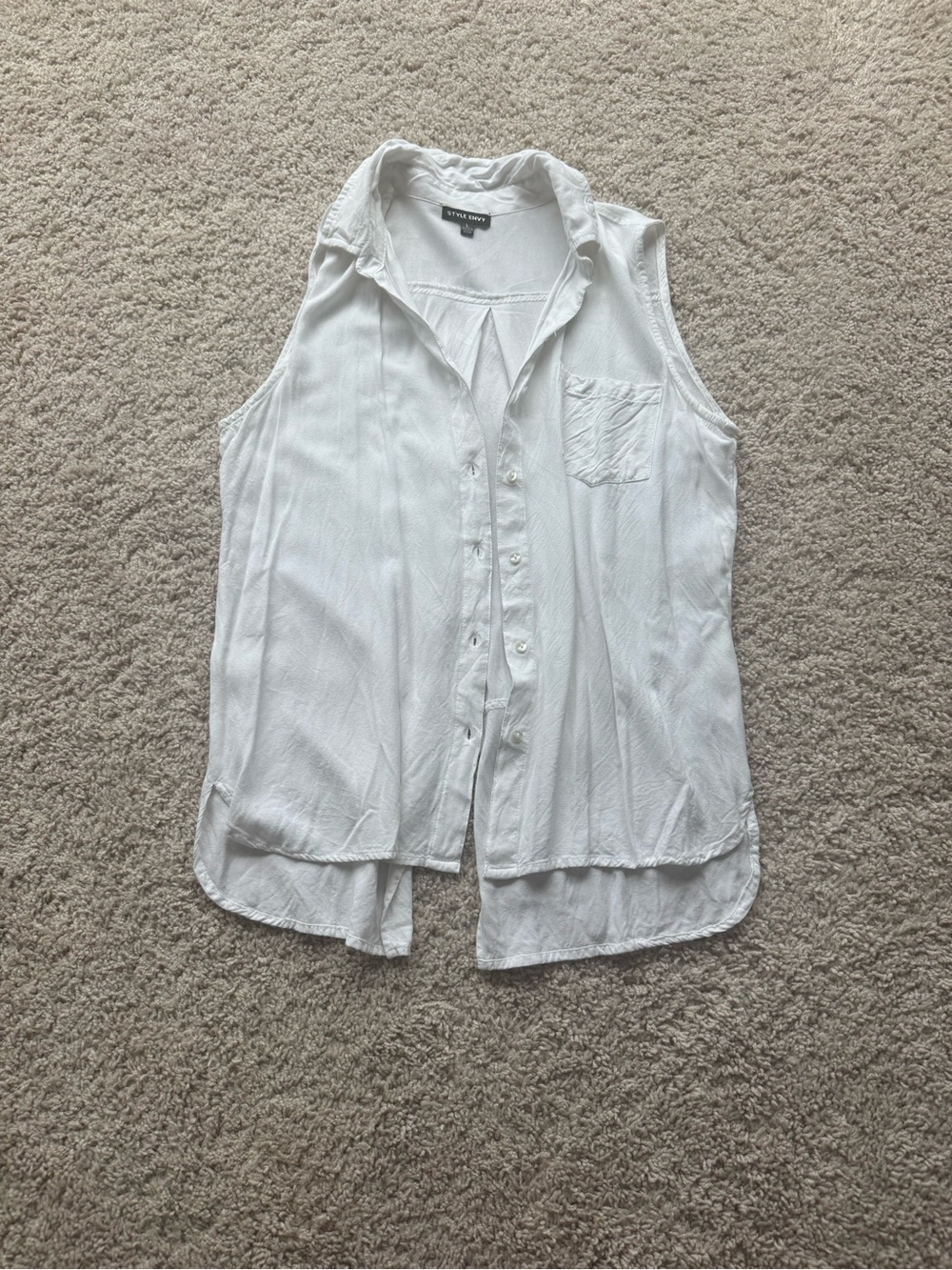 Style Envy White Sleeveless Button-Front Blouse